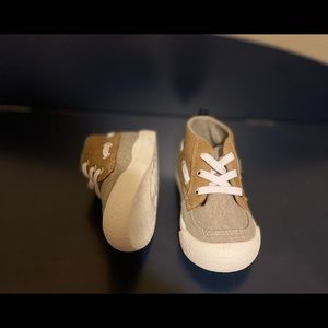 Oshkosh size 8 Boy shoes